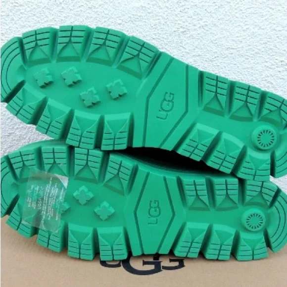 New UGG Waterproof Leather Booties with wool lining 894mn - Picture 4 of 11